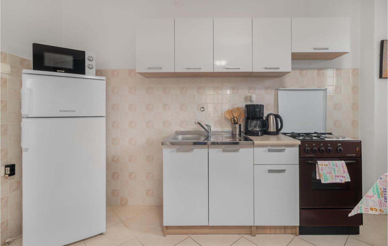 2 Bedroom Stunning Apartment In Novi Vinodolski Bagian luar foto