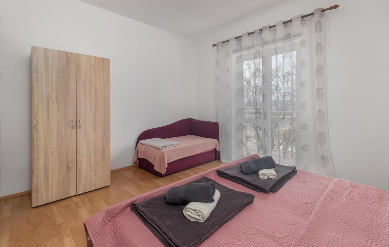 2 Bedroom Stunning Apartment In Novi Vinodolski Bagian luar foto